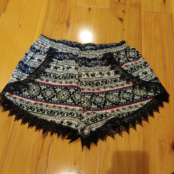 Side split shorts - Picture 1 of 4